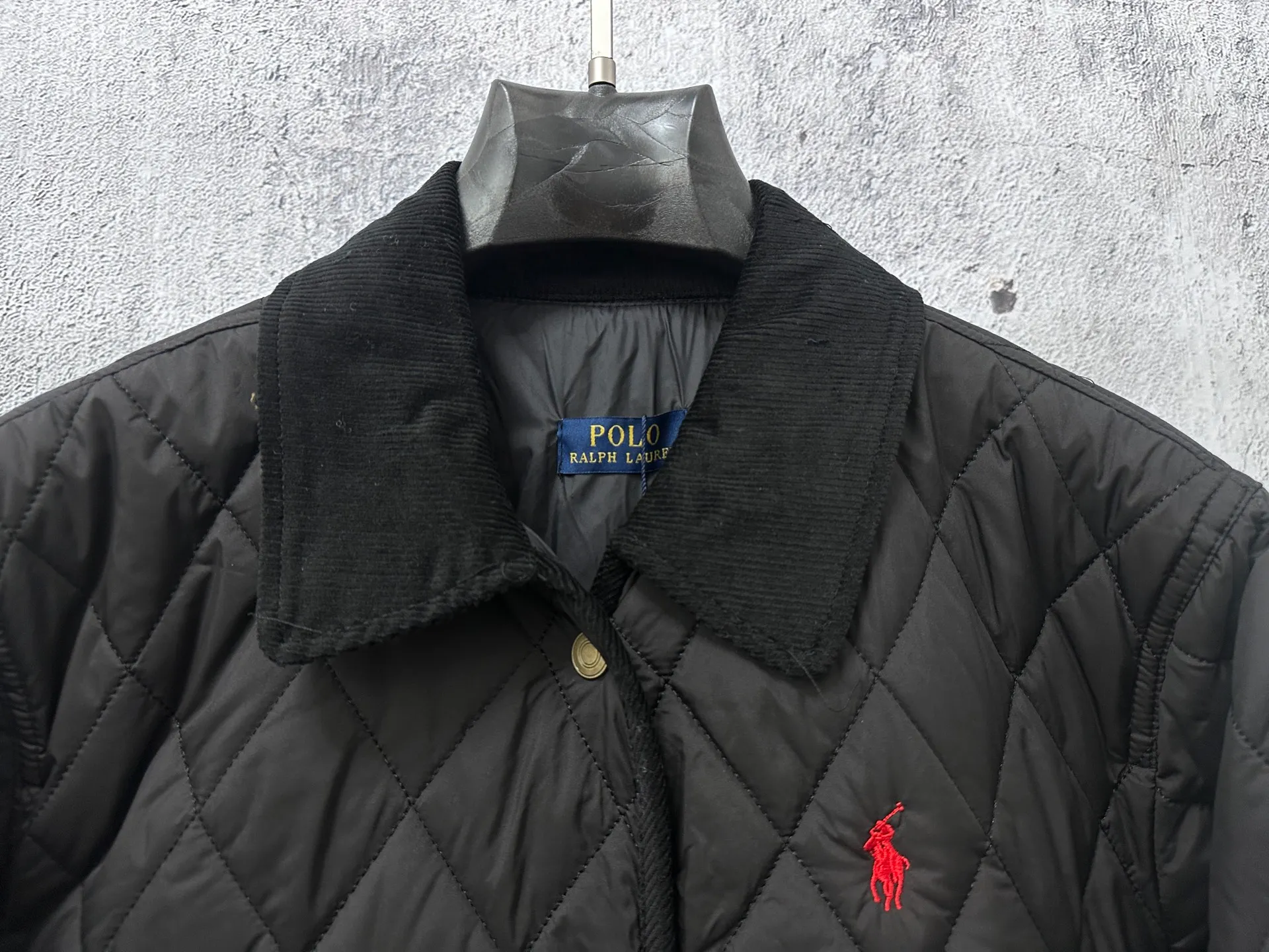 P320 【Ralph Lauren】Ralph Lauren's new brand of corduroy cotton jacket with logo embroidery on the chest, diamond plaid lapel, and perfect control of workmanship details, exquisite small logo embroidery on the chest, corduroy color-blocked lapel, and pocket design show details and highlight your personality! The version is simple but not simple! It is very youthful and energetic, and can be easily worn by both men and women. It is very in line with the fashion aesthetic concepts of today's young people! Size:S-XL